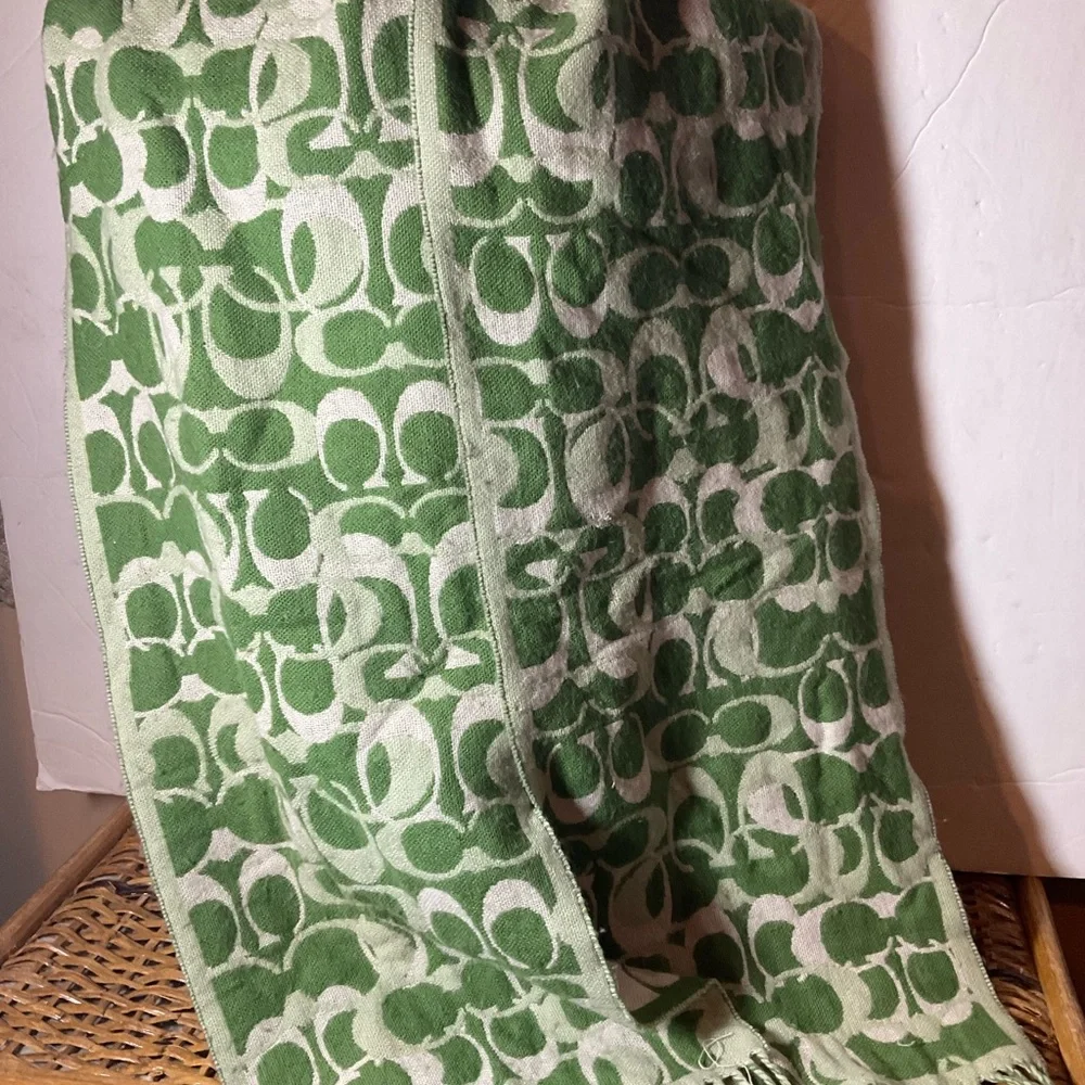 “COACH” Reversible Green and White Logo Fringed Scarf. - Picture 4 of 15